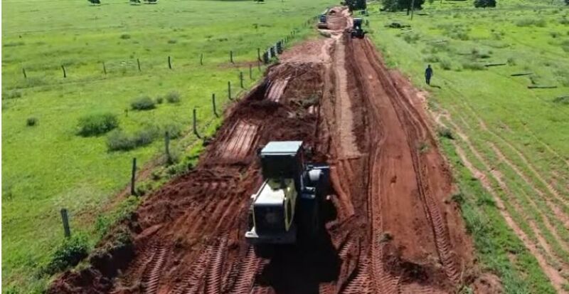 Ilustração da notícia Figueirão: Prefeitura intensifica manutenção de estradas rurais para melhorar tráfego no município